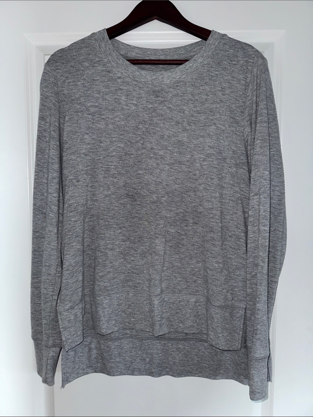 ALO Yoga Women's Heather Gray Crewneck Sweater